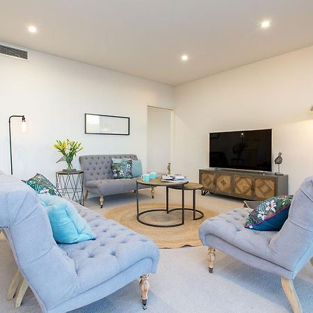 Luxury Four Bedroom Apartment With Swimming Pool Wagga Wagga Eksteriør billede