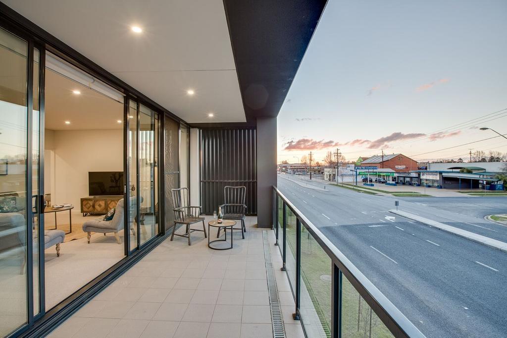 Luxury Four Bedroom Apartment With Swimming Pool Wagga Wagga Eksteriør billede