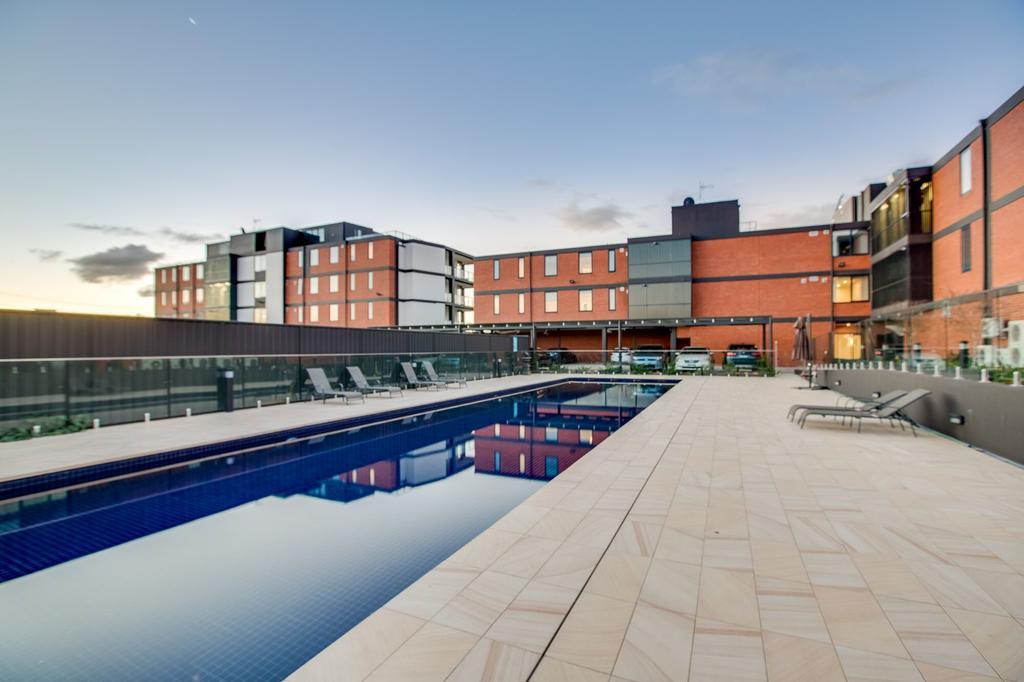 Luxury Four Bedroom Apartment With Swimming Pool Wagga Wagga Eksteriør billede