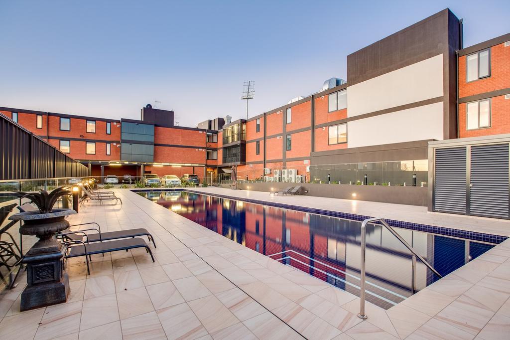 Luxury Four Bedroom Apartment With Swimming Pool Wagga Wagga Eksteriør billede